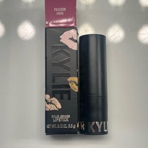 KYLIE Passion Crème Lipstick — Pink / Mauve